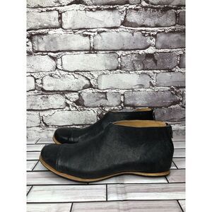 Cliff Dweller Vibram Black Leather Slip On Cap Toe Flats Women’s Sz 38.5EU/8M US